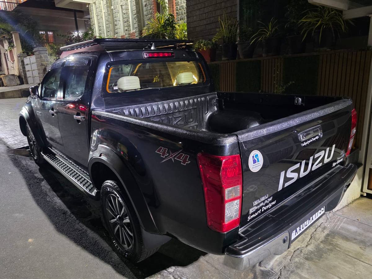2022 Isuzu D-Max V-Cross Z 4X2 AT for sale on Truwo, Bangalore